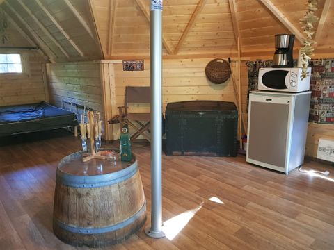 HÉBERGEMENT INSOLITE 4 personnes - Refuge - Esprit cabane - Sans eau ni sanitaire 2/4 places,