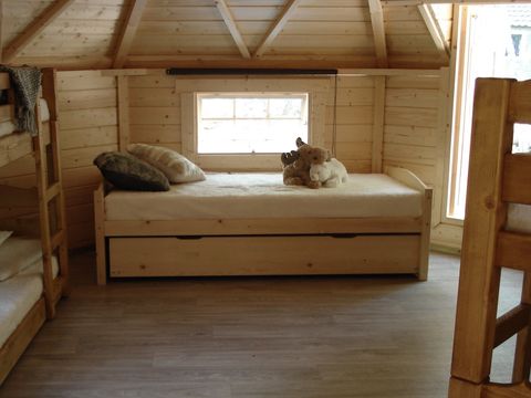 HÉBERGEMENT INSOLITE 6 personnes - Refuge - Esprit cabane - Sans eau ni sanitaire 4/6 places