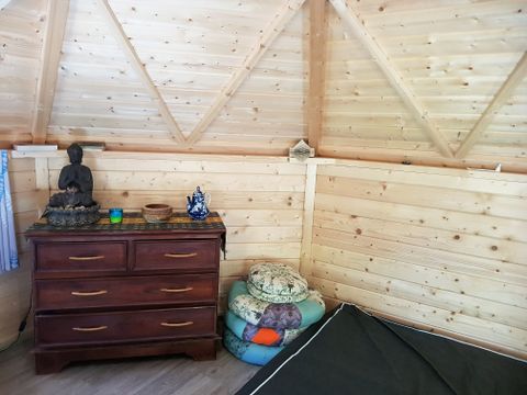 HÉBERGEMENT INSOLITE 3 personnes - Refuge - Esprit cabane  - Sans eau ni sanitaire 2/3 places