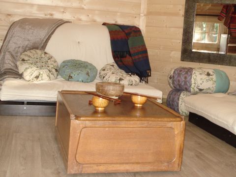 HÉBERGEMENT INSOLITE 3 personnes - Refuge - Esprit cabane  - Sans eau ni sanitaire 2/3 places