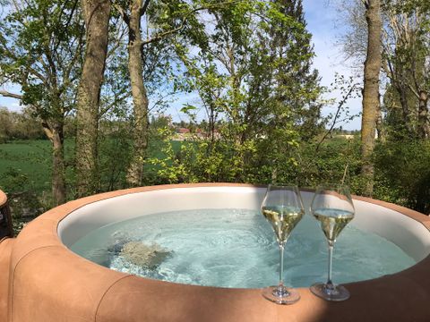 HÉBERGEMENT INSOLITE 2 personnes - Bulle en Bois de Chantilly, sans sanitaires, sans cuisine