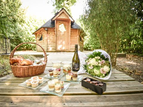 HÉBERGEMENT INSOLITE 2 personnes - Bulle en Bois de Chantilly, sans sanitaires, sans cuisine