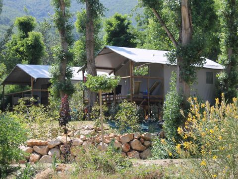 Tente en toile et en bois 4 personnes - Cabane Confort Lodge sur pilotis 32m²
