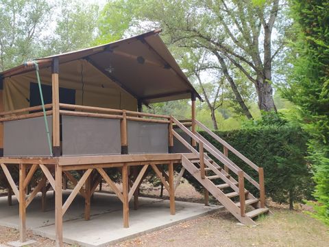 Tente en toile et en bois 4 personnes - Lodge sur pilotis Confort+ 30m² - Sans sanitaires