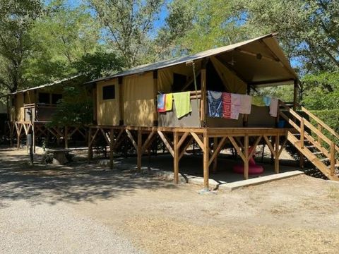 Tente en toile et en bois 4 personnes - Lodge sur pilotis Confort+ 30m² - Sans sanitaires