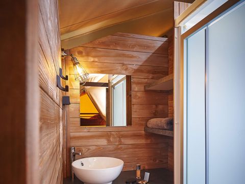 Tente en toile et en bois 5 personnes - Lodge sur pilotis Confort+ 46m²