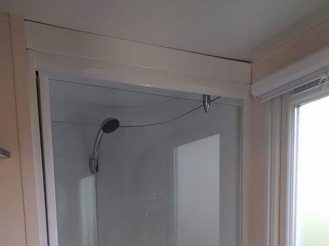 Mobilhome 4 personnes - Loggia Confort 24m² - 2 chambres - Terrasse couverte - Clim - TV