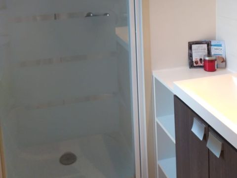 Mobilhome 5 personnes - Mobil-home Confort 29m² (2 chambres ) + Terrasse couverte + Clim