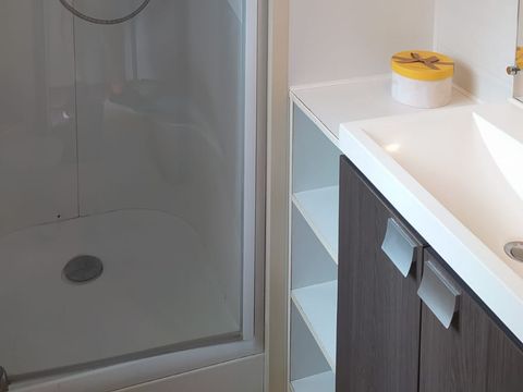 Mobilhome 6 personnes - Mobil-home Family Confort 32m² (3 chambres) + Terrasse couverte + Clim