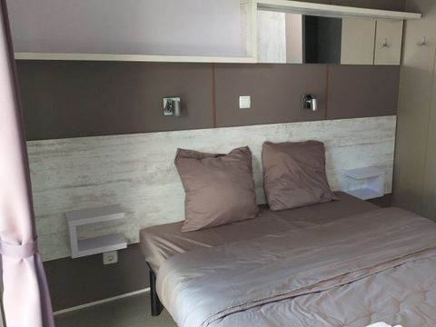 Mobilhome 5 personnes - Premium - 40m² - 2 chambres - TV - Lave-vaisselle - BBQ - Clim - 2 salles de bain