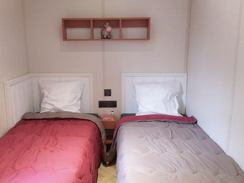 Chalet 6 personnes - Badiane Premium - 35m² - 2 chambres - Terrasse 19m² - Lave vaisselle - TV - 2 salles de bain - Clim