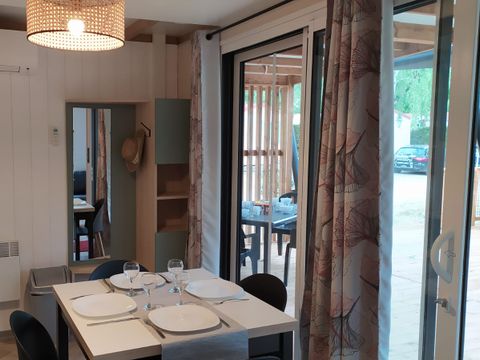 Chalet 6 personnes - Badiane Premium - 35m² - 2 chambres - Terrasse 19m² - Lave vaisselle - TV - 2 salles de bain - Clim