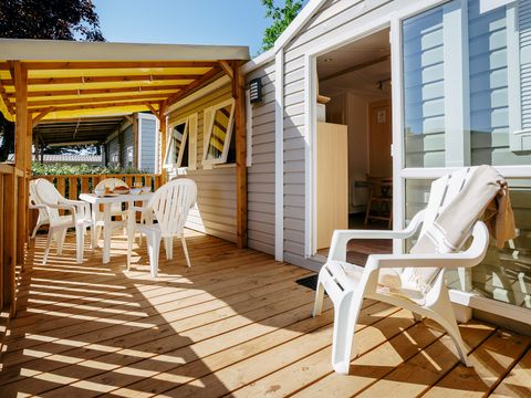 MOBILHOME 6 personnes - Classique | 3 Chambres | 6 Couchages | Terrasse semi couverte | 1 Salle de bain MOBILHOME 6 personnes - Classique | 3 Chambres | 6 Couchages | Terrasse semi couverte | 1 Salle de bain