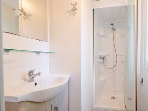 MOBILHOME 6 personnes - Classic | 2 Ch. | 4/6 Pers. | Terrasse Simple | 1 SDB | TV