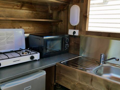 Emplacement - Forfait Premium Freecamp (16A + TV): Sanitaires Privés + coin cuisine