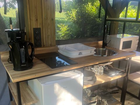 HÉBERGEMENT INSOLITE 4 personnes - DK'ouverte DKbane INSOLITE - 2 chambres (avec sanitaires et sans TV) 3/4 pers.