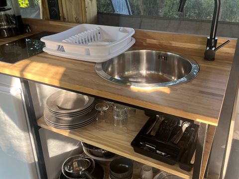 HÉBERGEMENT INSOLITE 4 personnes - DK'ouverte DKbane INSOLITE - 2 chambres (avec sanitaires et sans TV) 3/4 pers.