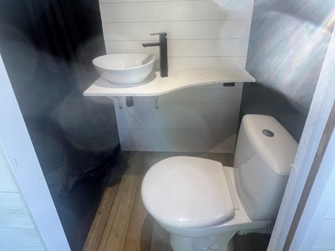 Hébergement 3/4 personnes - DK'ouverte DKbane - INSOLITE - 2 chambres - Avec sanitaires et sans - TV