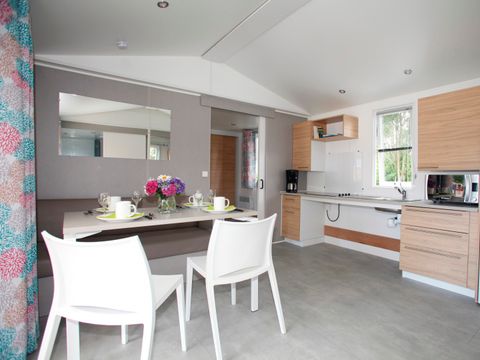 MOBILHOME 4 personnes - Confort PMR 29m² - 2 chambres - Terrasse couverte - TV