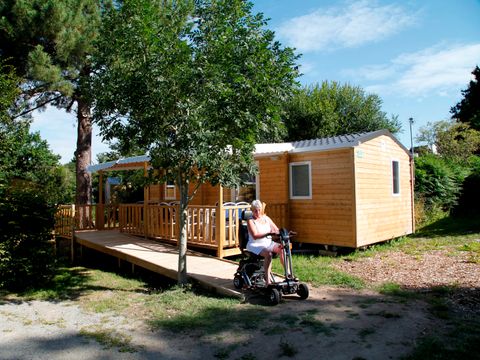 MOBILHOME 4 personnes - Confort PMR 29m² - 2 chambres - Terrasse couverte - TV