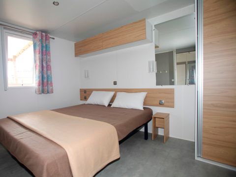 MOBILHOME 4 personnes - Confort 29m² - 2 chambres - Terrasse couverte - TV