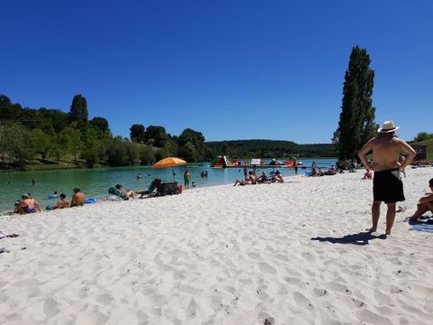 Camping Des Arcades - Camping Lot - Image N°47