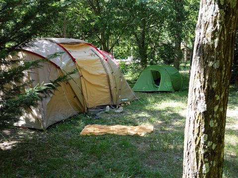 Emplacement - XL 130m² +Cabine sanitaires, frigo et plancha