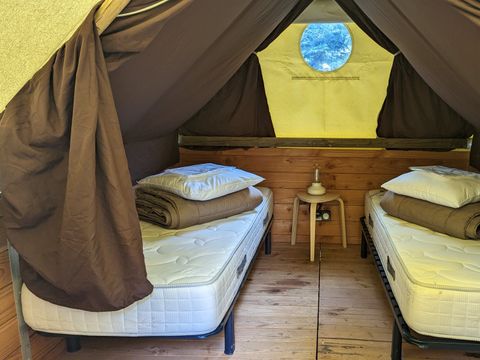Tente en toile et en bois 2 personnes - Tente TIPIC aménagée avec 2 lits