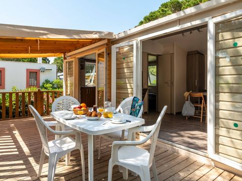BUNGALOW 6 personnes - Mobil-home | Comfort | 2 Ch. | 4/6 Pers. | Terrasse surélevée | Clim.