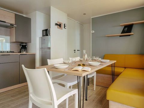 Mobilhome 6 personnes - Mobil-home | Premium | 3 Ch. | 6 Pers. | Terrasse surélevée | 1 SDB | Clim.