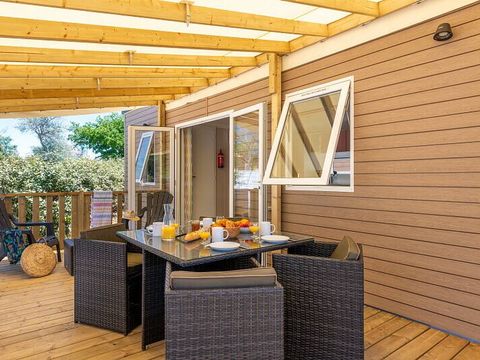 Mobilhome 6 personnes - Mobil-home | Premium | 3 Ch. | 6 Pers. | Terrasse surélevée | 1 SDB | Clim.