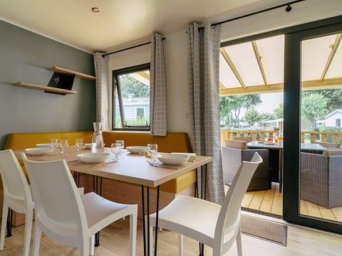 MOBILHOME 6 personnes - Mobil-home | Premium | 3 Ch. | 6 Pers. | Terrasse surélevée | 1 SDB | Clim.