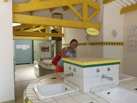 Emplacement - Forfait Confort (1 tente, caravane ou camping-car / 1 voiture / électricité 10A)