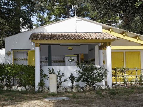 Emplacement - Forfait Confort (1 tente, caravane ou camping-car / 1 voiture / électricité 10A)