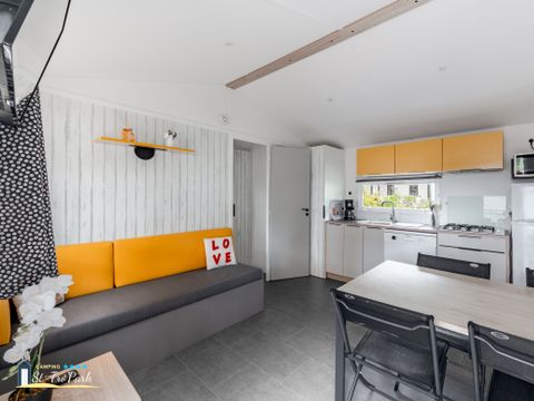 Mobilhome 4 personnes - Premium 32m² - 2 chambres - 2 salles de bain - Lave Vaisselle - Terrasse semi-couverte 15m²