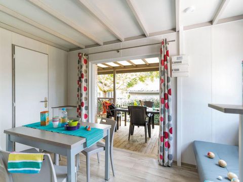 CHALET 4 personnes - Chalet Confort 26.5m² (2 chambres) + terrasse couverte + TV
