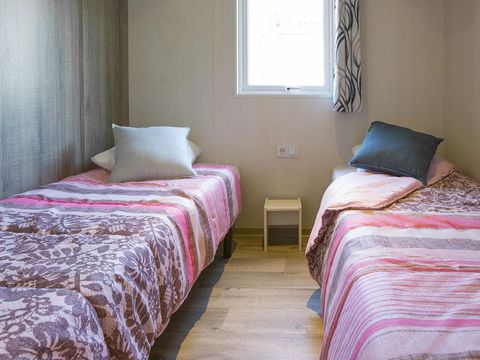 CHALET 4 personnes - Chalet Confort 26.5m² (2 chambres) + terrasse couverte + TV