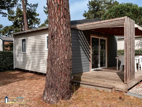 Chalet 4 personnes - Confort 26.5m² - 2 chambres - Terrasse couverte - TV