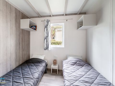 Chalet 4 personnes - Confort 26.5m² - 2 chambres - Terrasse couverte - TV