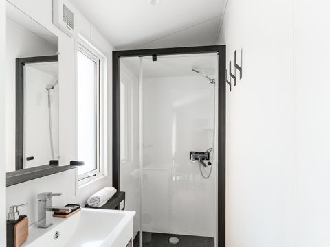 MOBILHOME 6 personnes - Mobil-home Premium 33m² (3 chambres) + Lave Vaisselle + Lit 160 + Terrasse semi-couverte 15m²