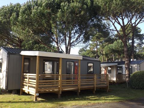 MOBILHOME 6 personnes - Mobil-home Premium 33m² (3 chambres) + Lave Vaisselle + Lit 160 + Terrasse semi-couverte 15m²