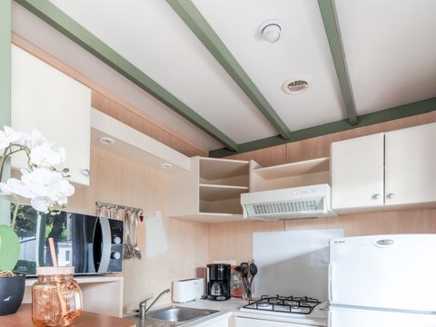 CHALET 4 personnes - Chalet Premium 35m² (2 chambres) + Climatisation + Lave-vaisselle + Terrasse couverte 12m²