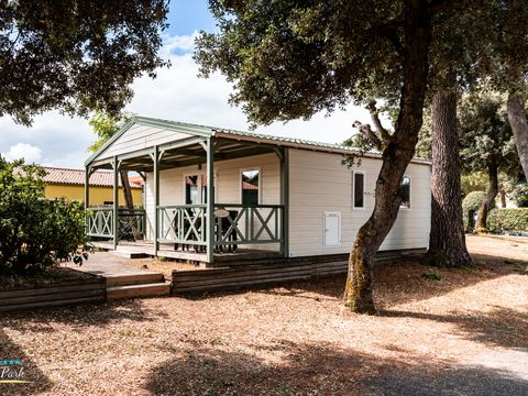 CHALET 4 personnes - Chalet Premium 35m² (2 chambres) + Climatisation + Lave-vaisselle + Terrasse couverte 12m²