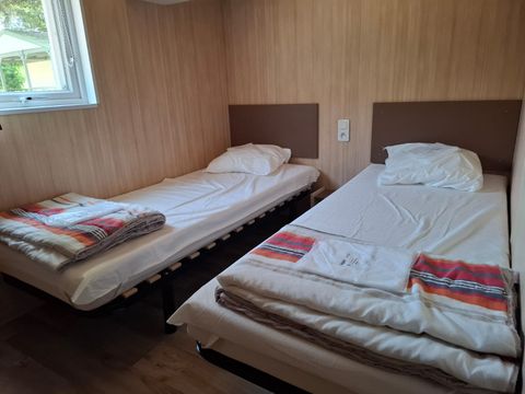 Chalet 6 personnes - Premium 34m² - 3 chambres - Climatisation - Lave-vaisselle - Terrasse couverte