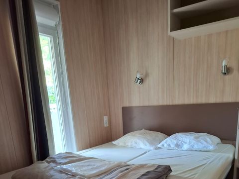 Chalet 6 personnes - Premium 34m² - 3 chambres - Climatisation - Lave-vaisselle - Terrasse couverte