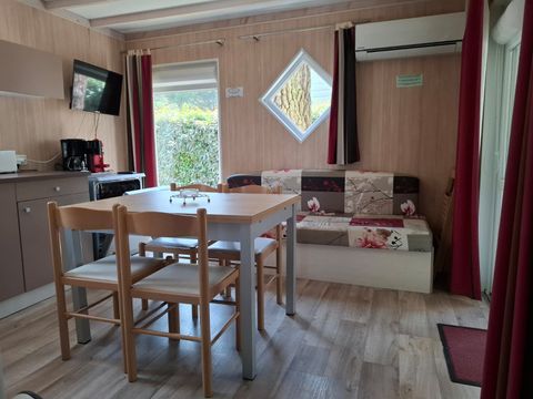 Chalet 6 personnes - Premium 34m² - 3 chambres - Climatisation - Lave-vaisselle - Terrasse couverte