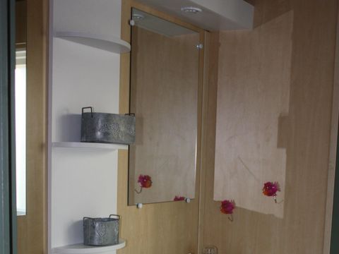 CHALET 6 personnes - Chalet Premium 46m² (3 chambres) + Climatisation + Lave-vaisselle + Terrasse couverte