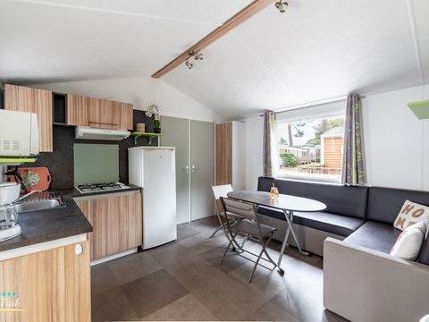 Mobilhome 4 personnes - Confort 27.5m² - 2 chambres - Terrasse bois semi-couverte 11m²