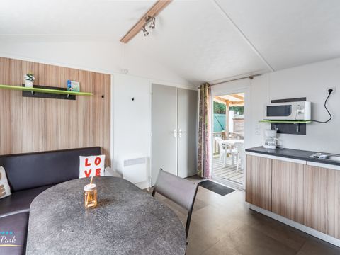 Mobilhome 4 personnes - Confort 27.5m² - 2 chambres - Terrasse bois semi-couverte 11m²