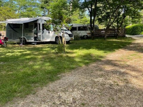 Emplacement - Forfait emplacement tente, caravane ou camping-car + véhicule